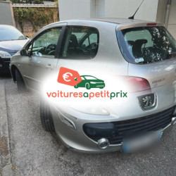 Voiture d'occasion année 2007 158371 km Essence à Lyon à petit prix